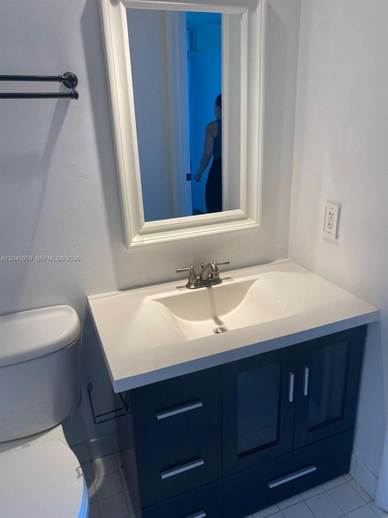 10 SW South River Dr , Unit 1708, Miami, FL 33130 Photo