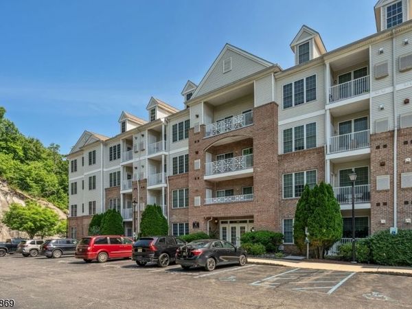 6303 Brookhaven Ct, Riverdale, NJ 07457