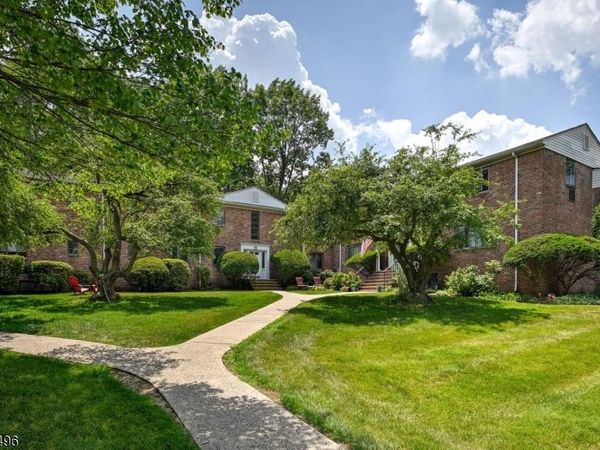 66 Troy Dr, Springfield, NJ 07081