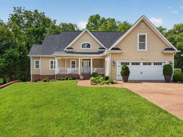 415 River Oaks Dr , Sparta, TN 38583