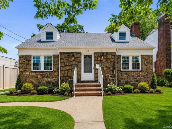 15 Astor Place , Valley Stream, NY 11581