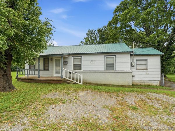 611 S Maryland Avenue , Claremore, OK 74017