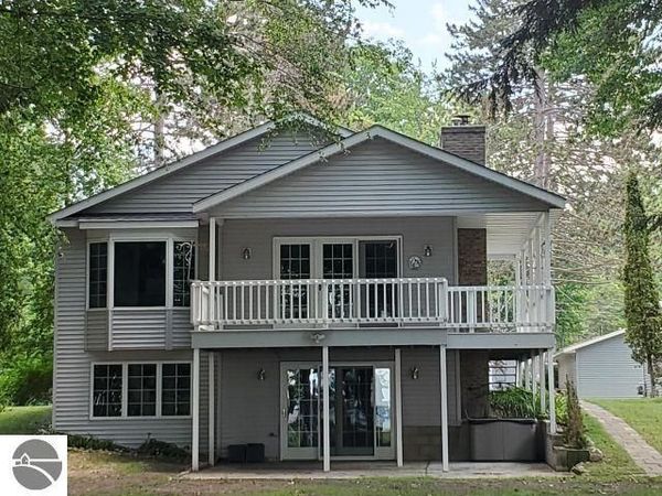 200 McDonald Drive, Houghton Lake, MI 48629