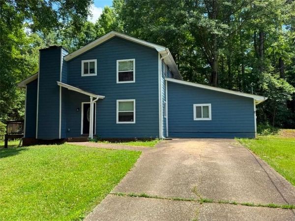 2425 Falls River Drive , Lithia Springs, GA 30122