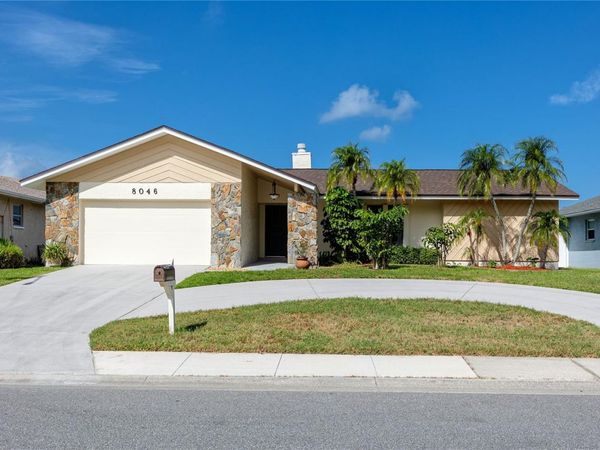 8046 BAYHAVEN DRIVE , SEMINOLE, FL 33776