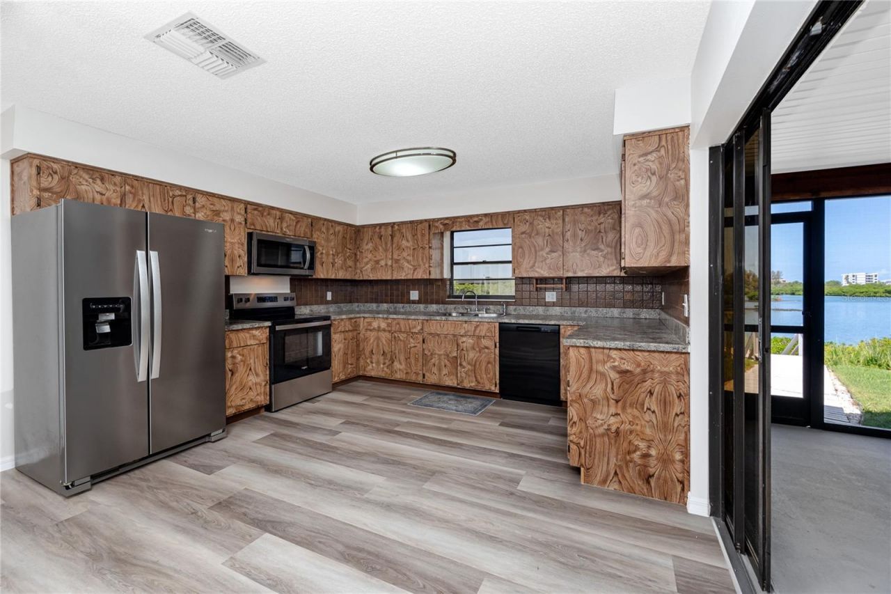 8046 Bayhaven Drive , Seminole, FL 33776 Photo