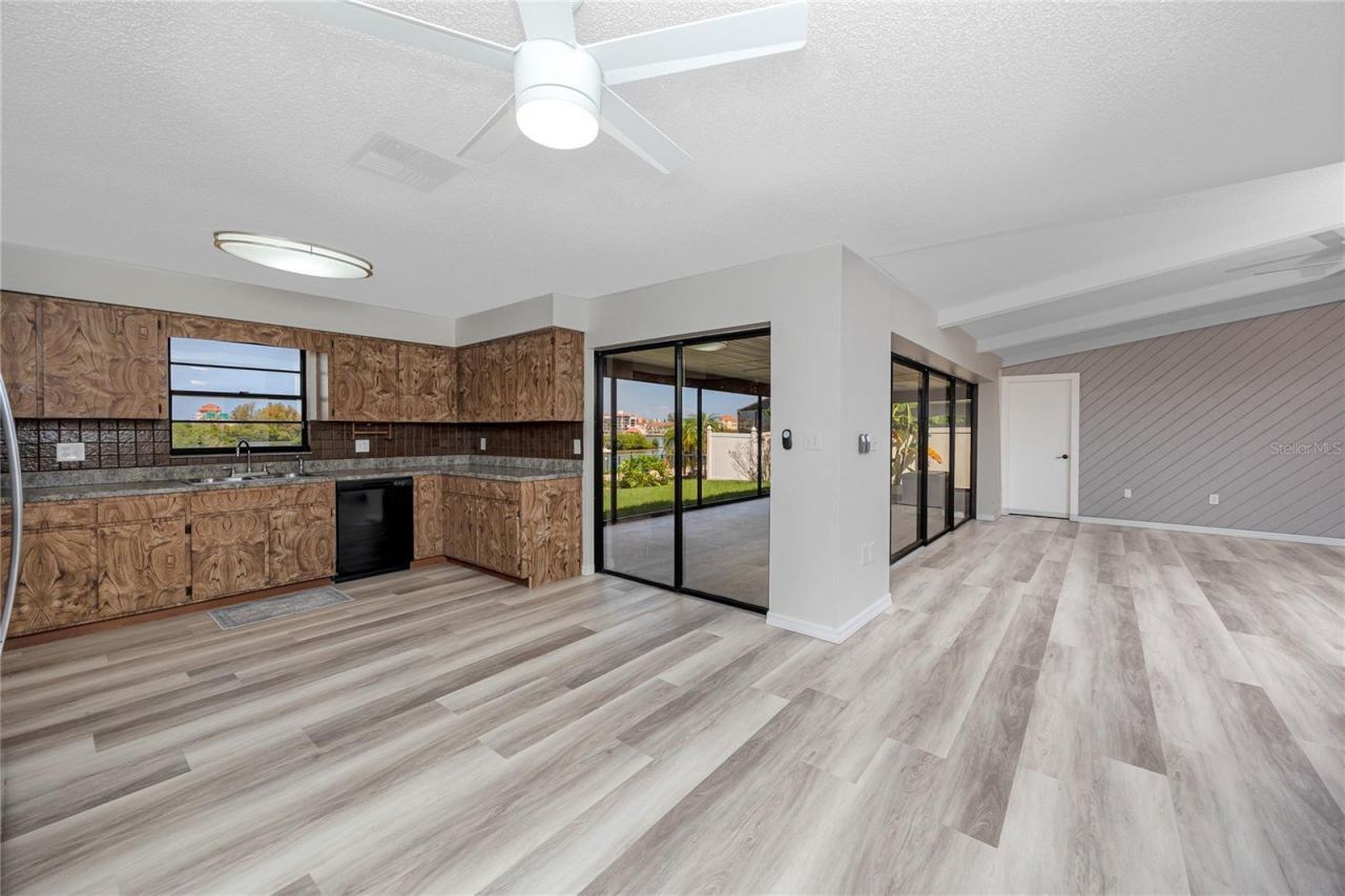 8046 Bayhaven Drive , Seminole, FL 33776 Photo