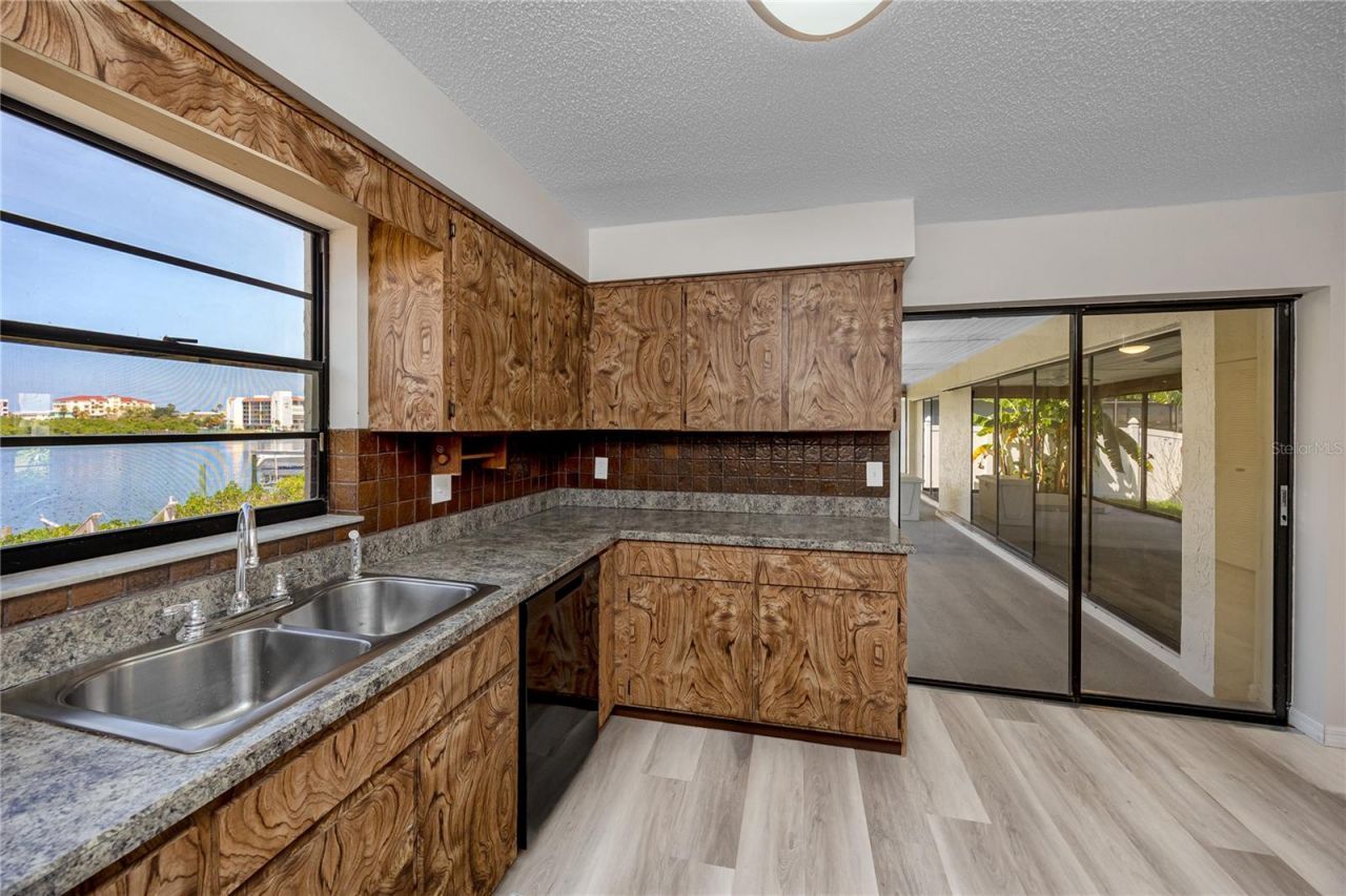8046 Bayhaven Drive , Seminole, FL 33776 Photo