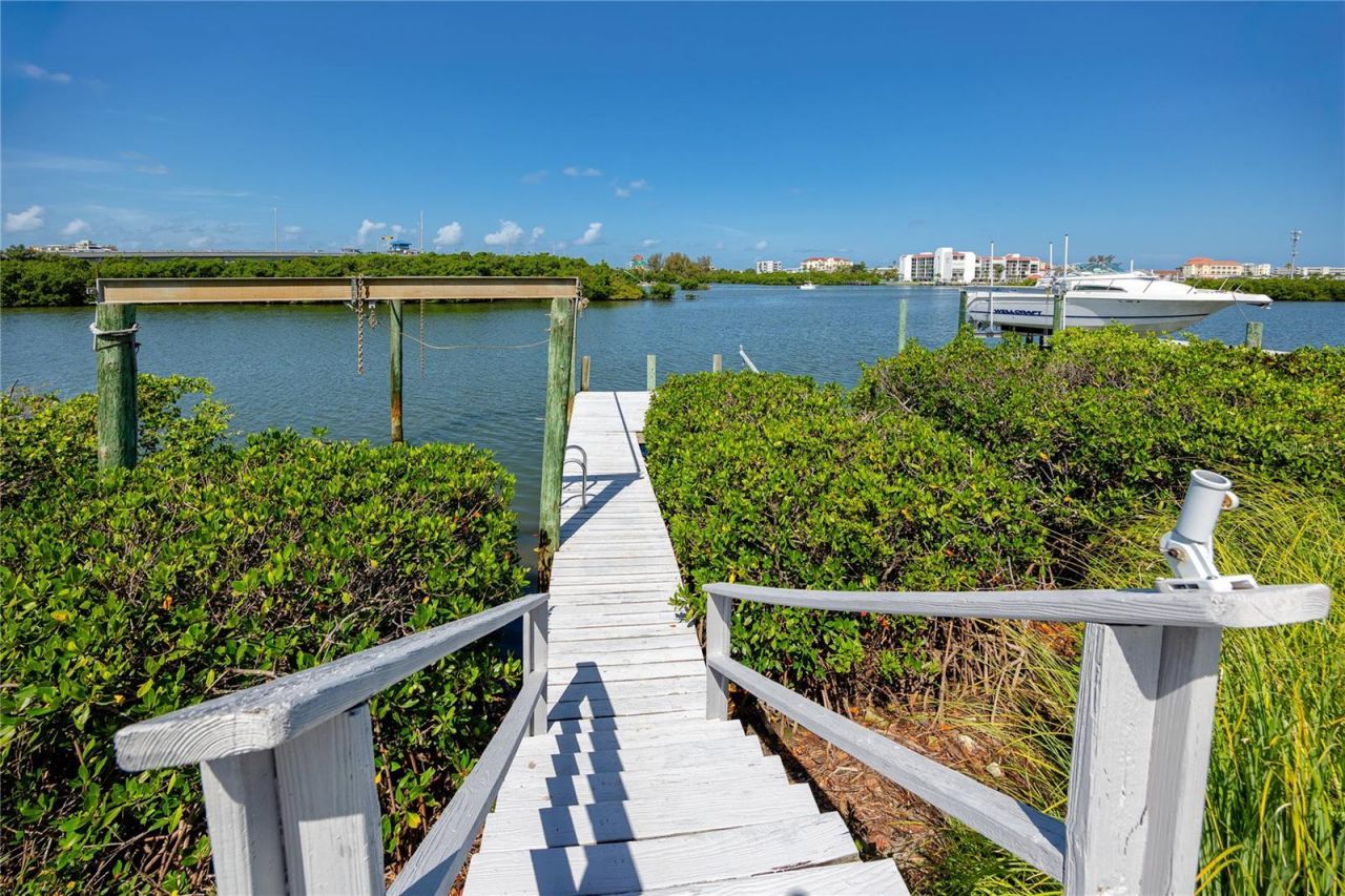 8046 Bayhaven Drive , Seminole, FL 33776 Photo