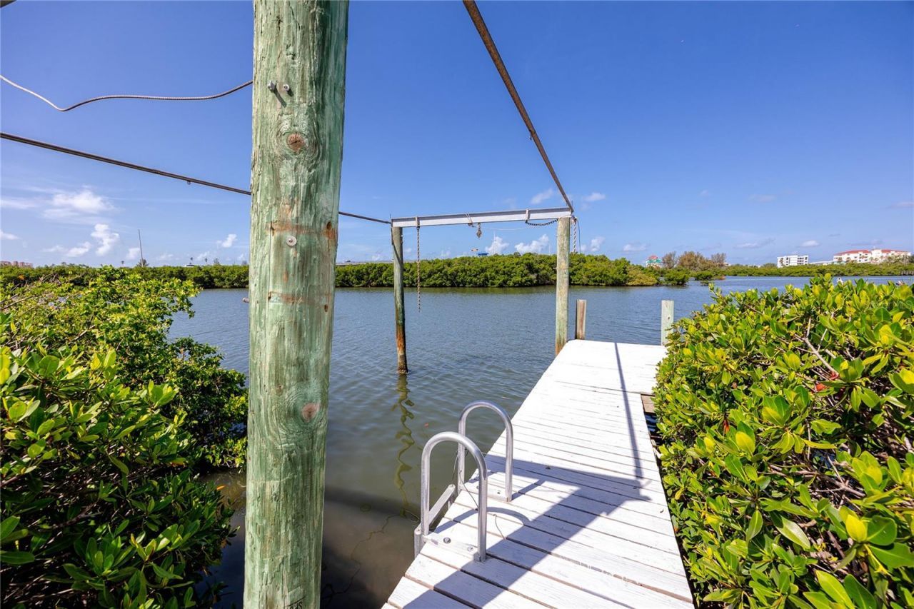 8046 Bayhaven Drive , Seminole, FL 33776 Photo