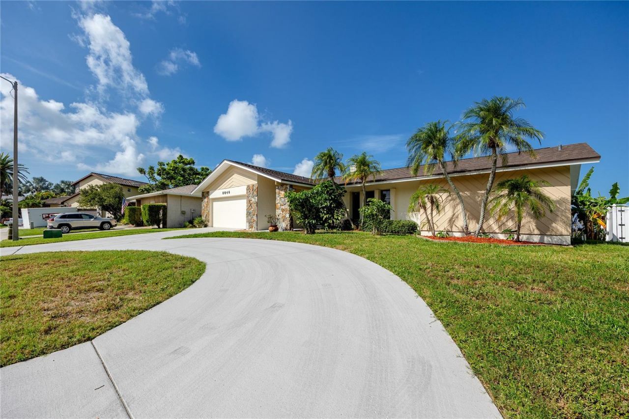 8046 Bayhaven Drive , Seminole, FL 33776 Photo