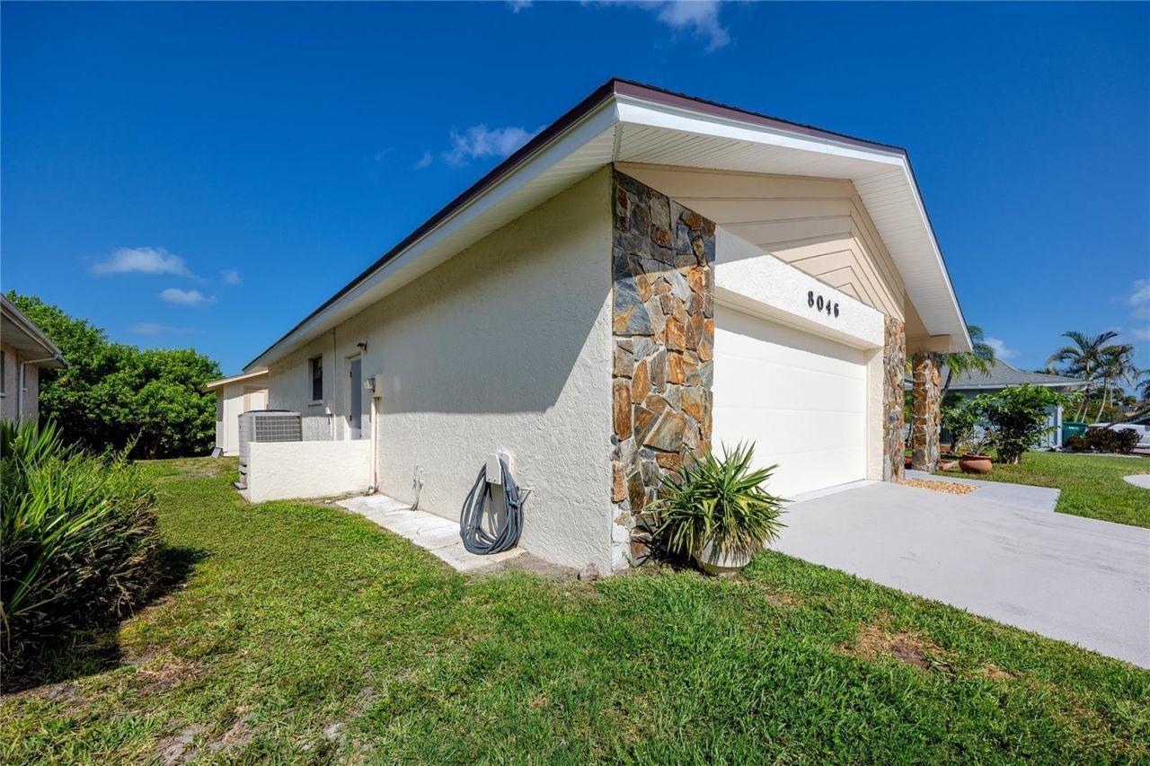 8046 Bayhaven Drive , Seminole, FL 33776 Photo