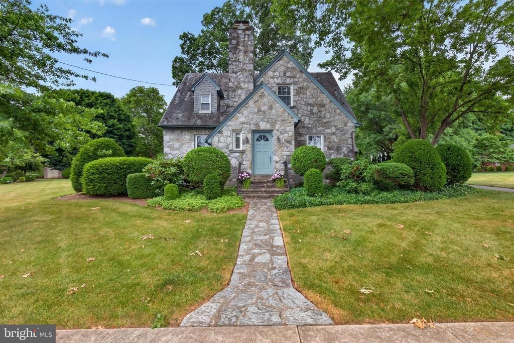 624 E CHERRY STREET , PALMYRA, PA 17078