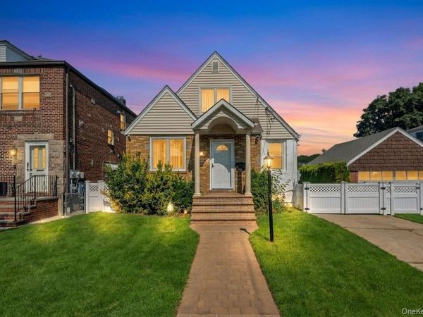 374 Rockaway Parkway , Valley Stream, NY 11580