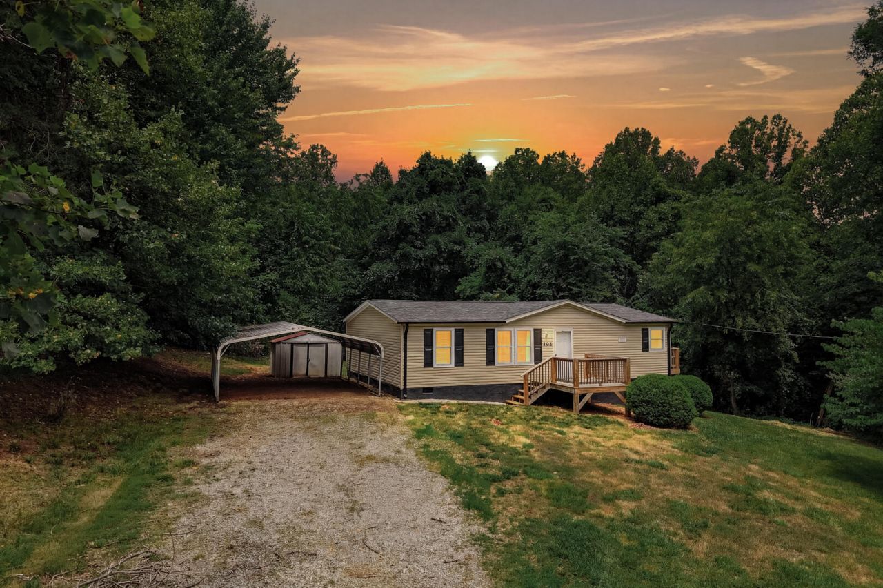 304 Ridgelake Rd, Goodview, VA 24095 Main Photo