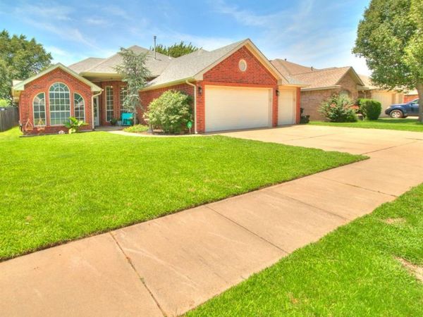 15613 Sandstone Terrace, Moore, OK 73170