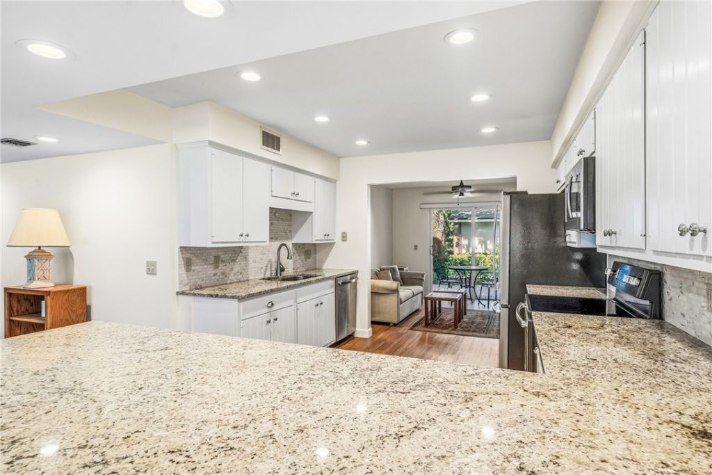 107 W Park Shores Circle, Unit 23W, Indian River Shores, FL 32963 Photo