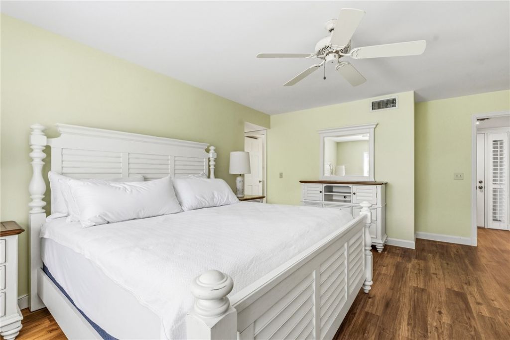 107 W Park Shores Circle, Unit 23W, Indian River Shores, FL 32963 Photo