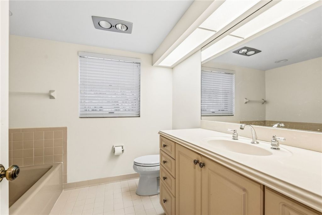 107 W Park Shores Circle, Unit 23W, Indian River Shores, FL 32963 Photo