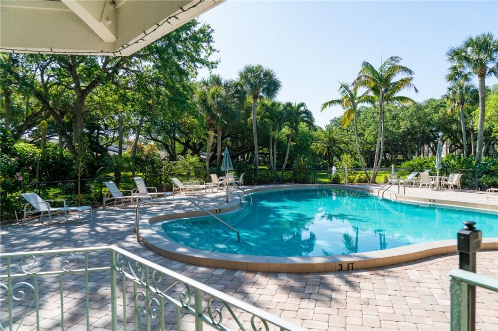 107 W Park Shores Circle, Unit 23W, Indian River Shores, FL 32963 Photo