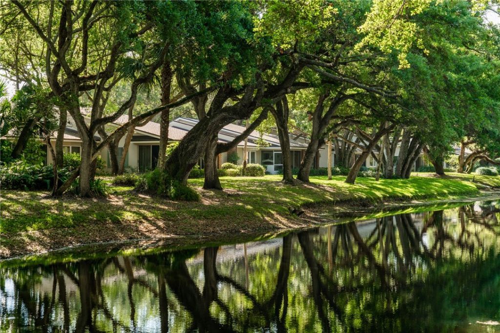 107 W Park Shores Circle, Unit 23W, Indian River Shores, FL 32963 Photo