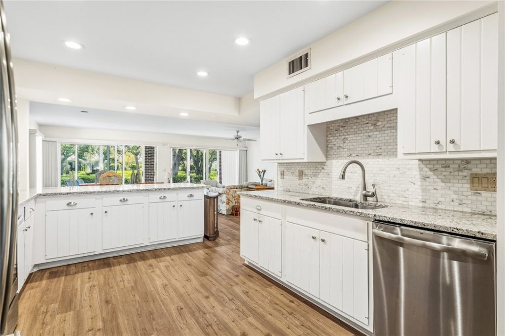 107 W Park Shores Circle, Unit 23W, Indian River Shores, FL 32963 Photo