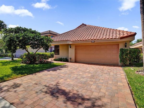 9355 NW 18th Pl, Plantation, FL 33322