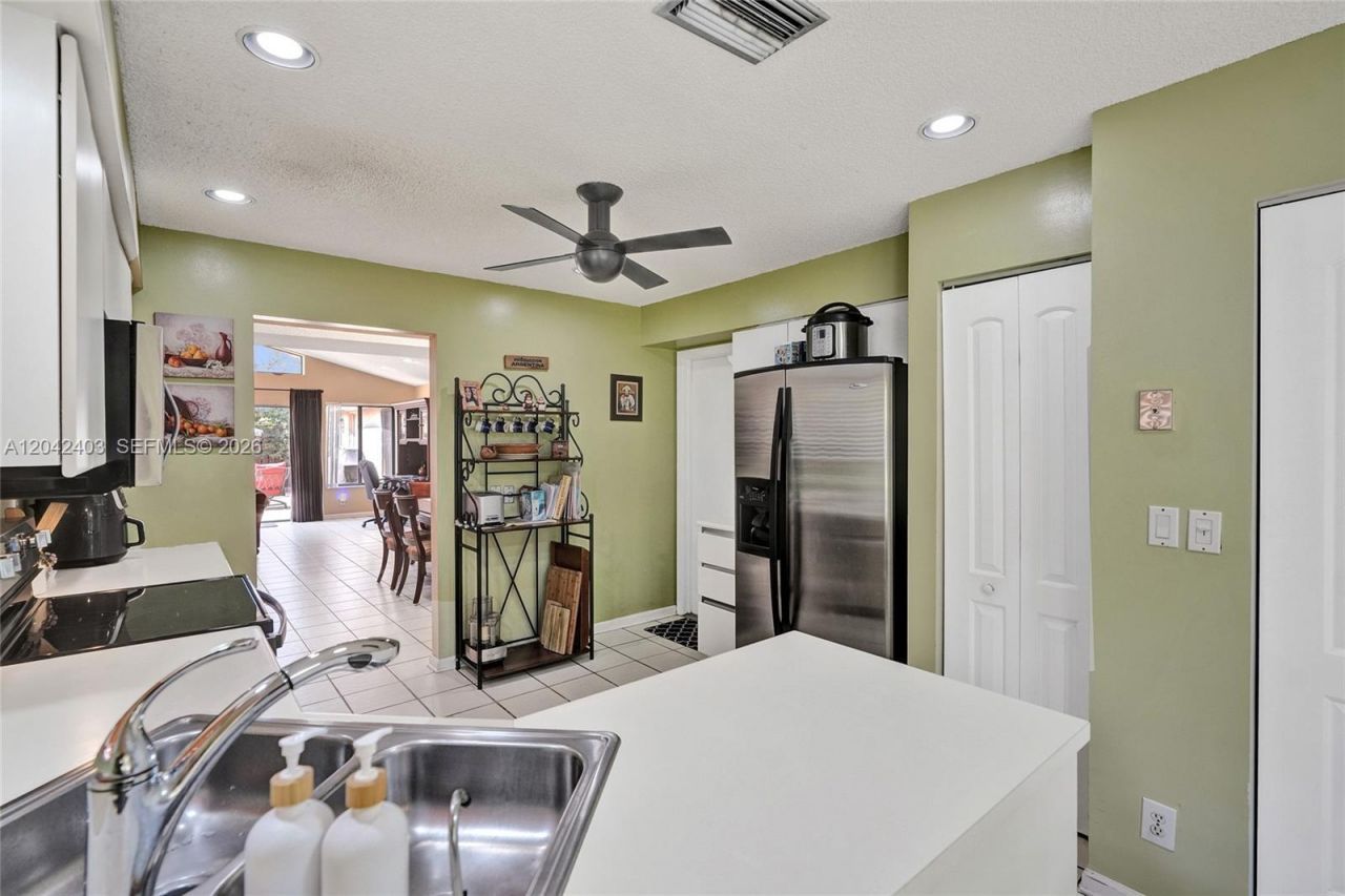 9355 NW 18th Pl, Plantation, FL 33322 Photo