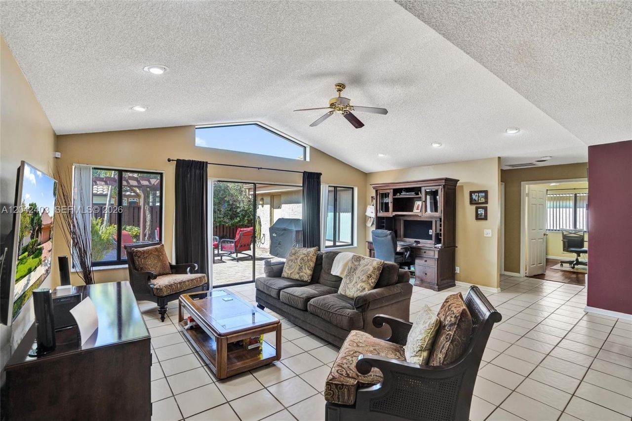 9355 NW 18th Pl, Plantation, FL 33322 Photo