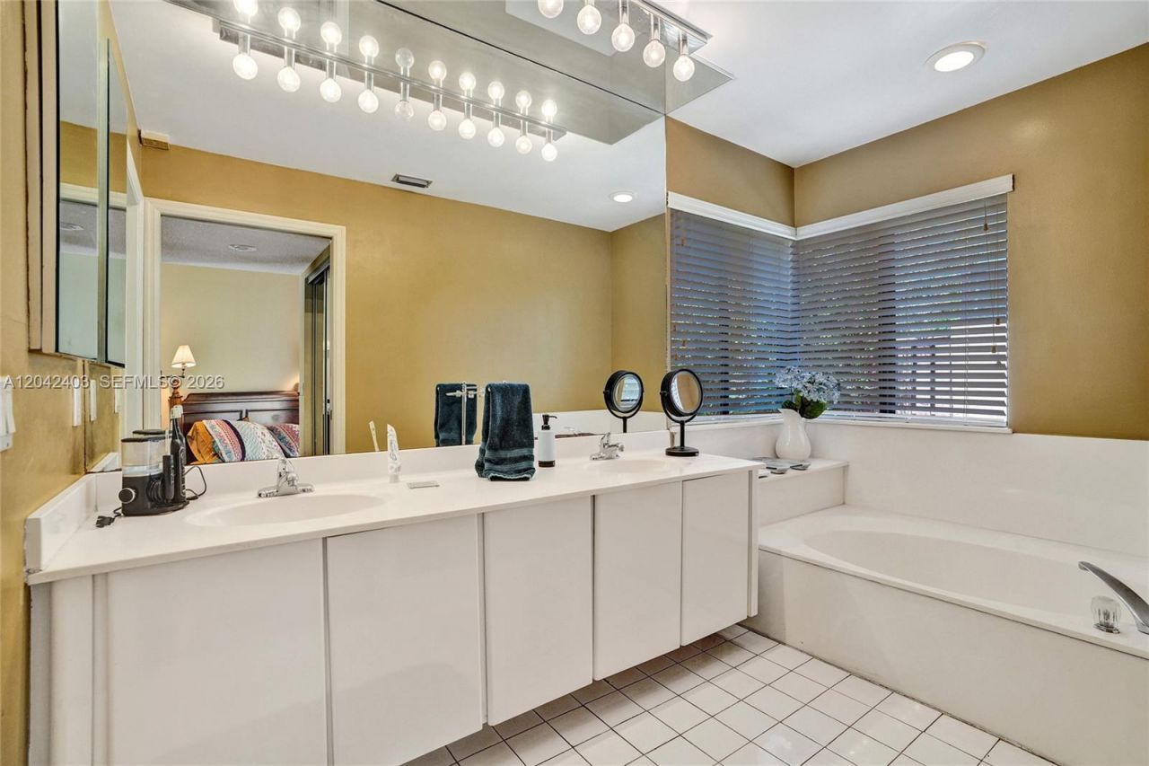 9355 NW 18th Pl, Plantation, FL 33322 Photo