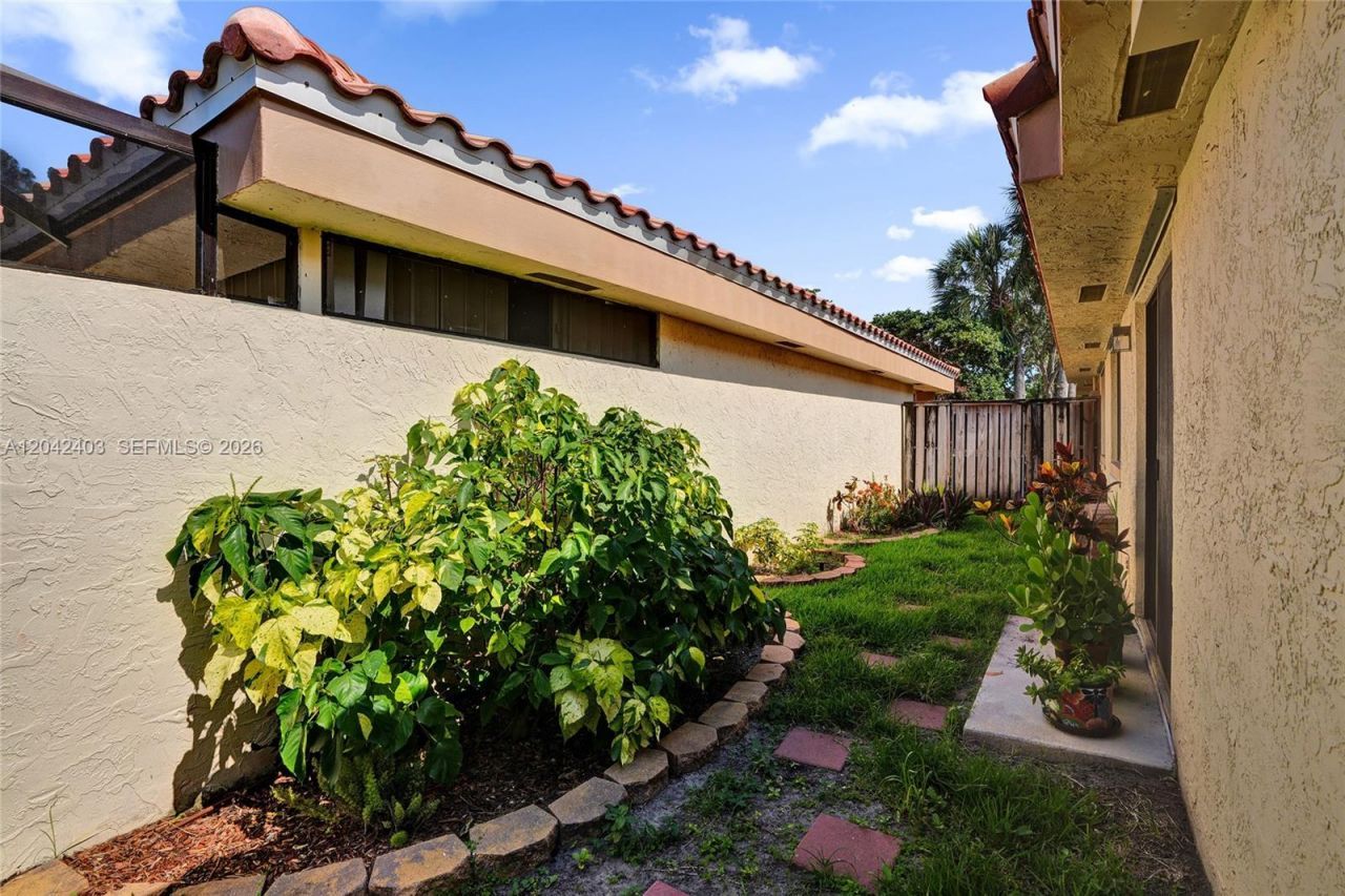 9355 NW 18th Pl, Plantation, FL 33322 Photo