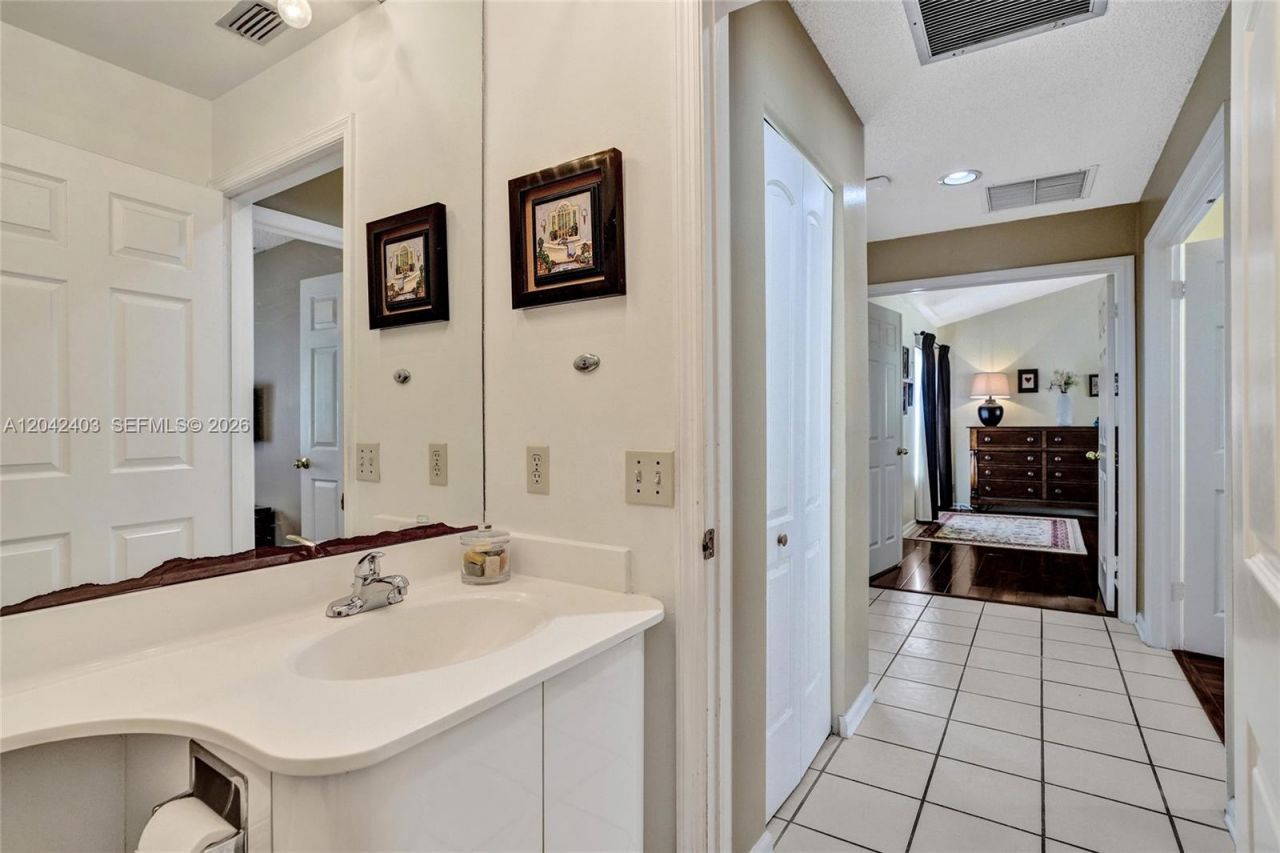 9355 NW 18th Pl, Plantation, FL 33322 Photo