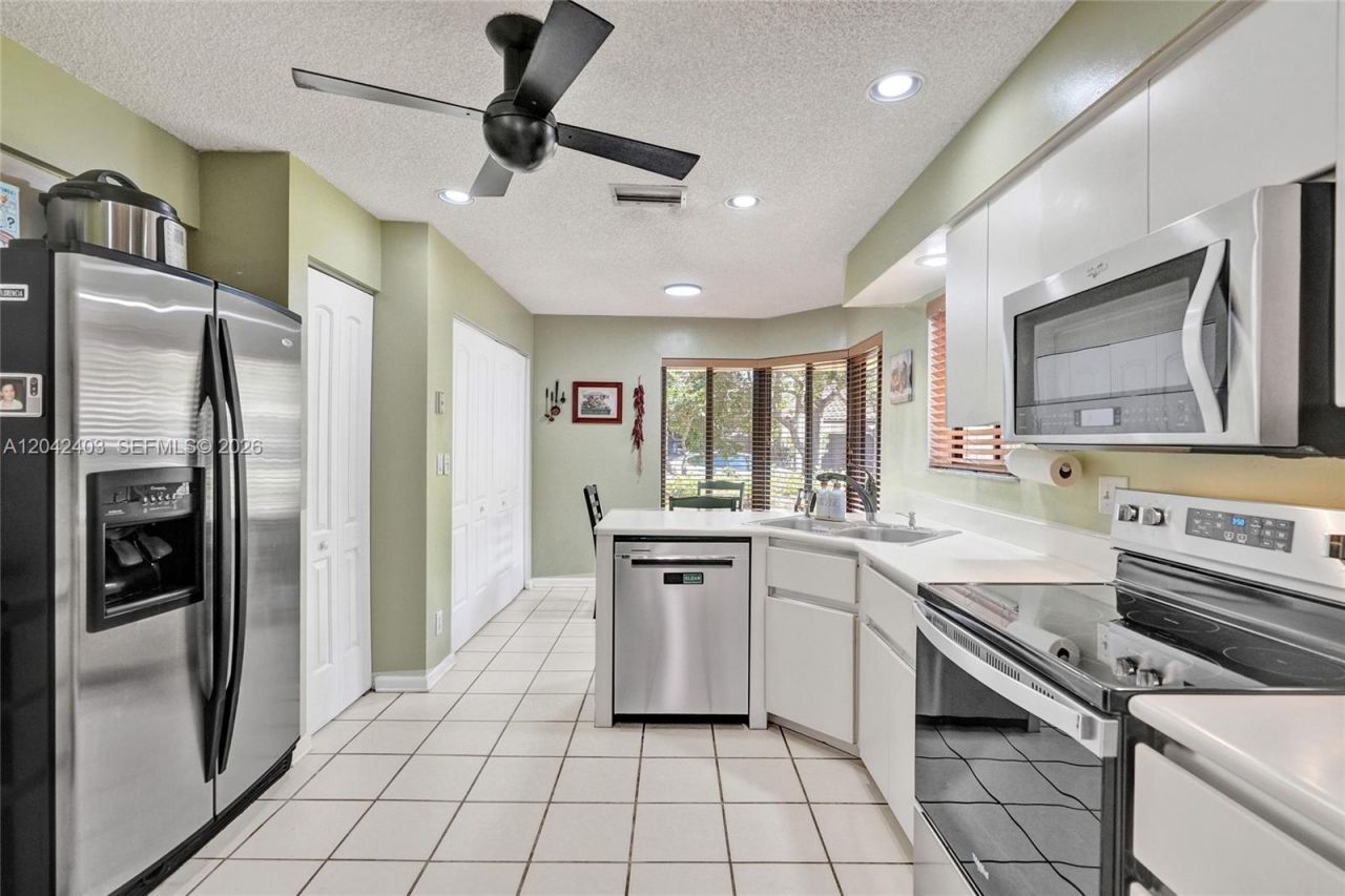 9355 NW 18th Pl, Plantation, FL 33322 Photo