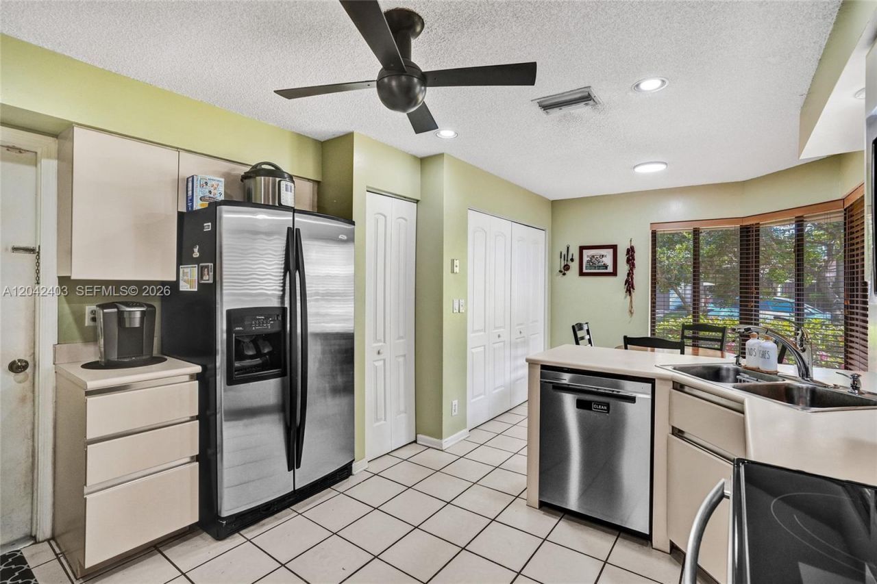 9355 NW 18th Pl, Plantation, FL 33322 Photo