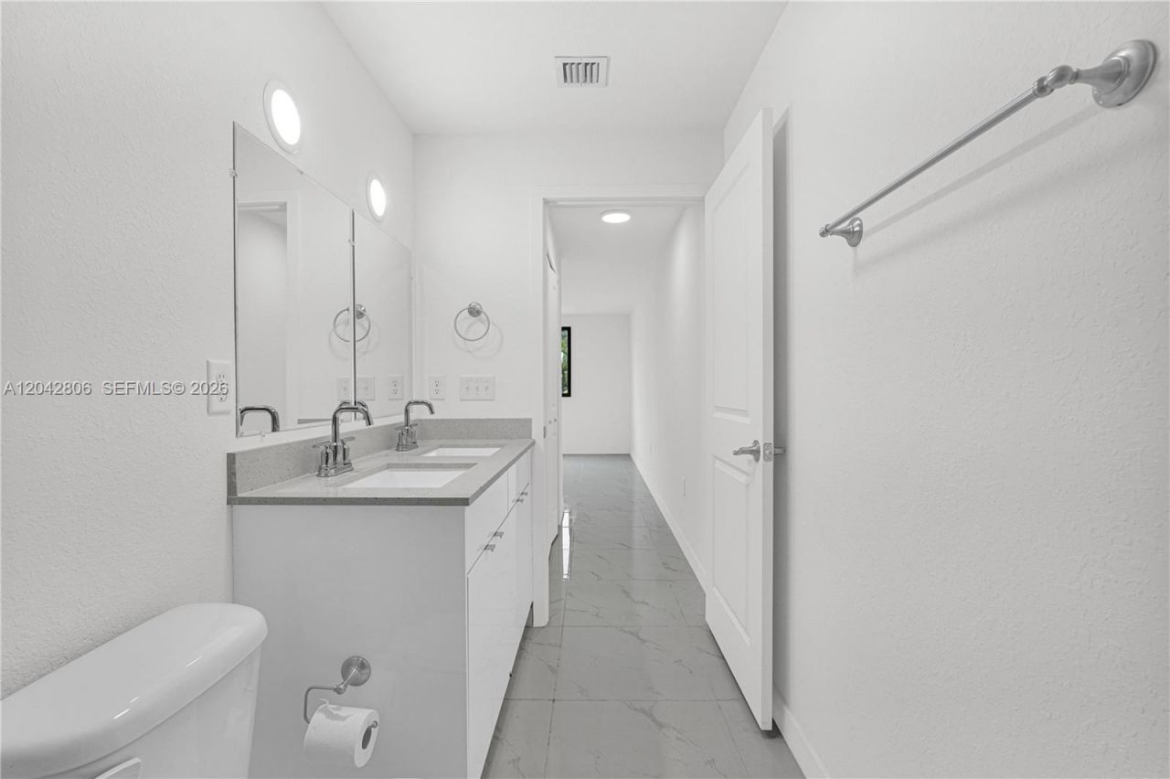 2729 NW 44 St, Unit 2729, Miami, FL 33142 Photo
