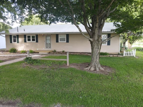 1377 N County Road 750 Road , Toledo, IL 62468