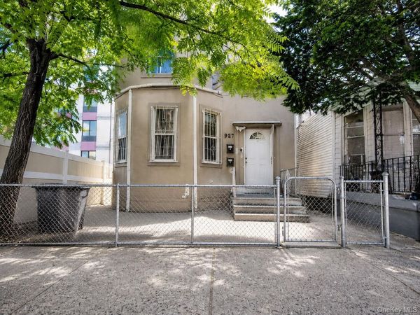 927 Summit Avenue , Bronx, NY 10452