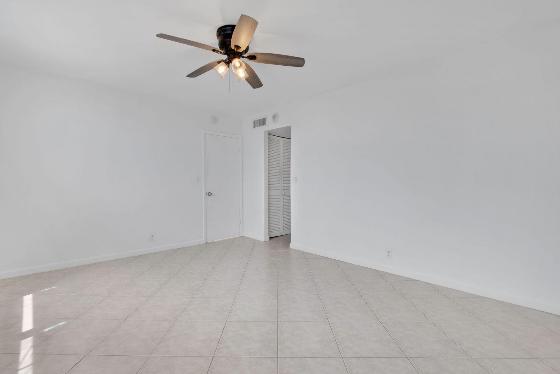 750 N Ocean Boulevard, Unit 1904, Pompano Beach, FL 33062 Photo
