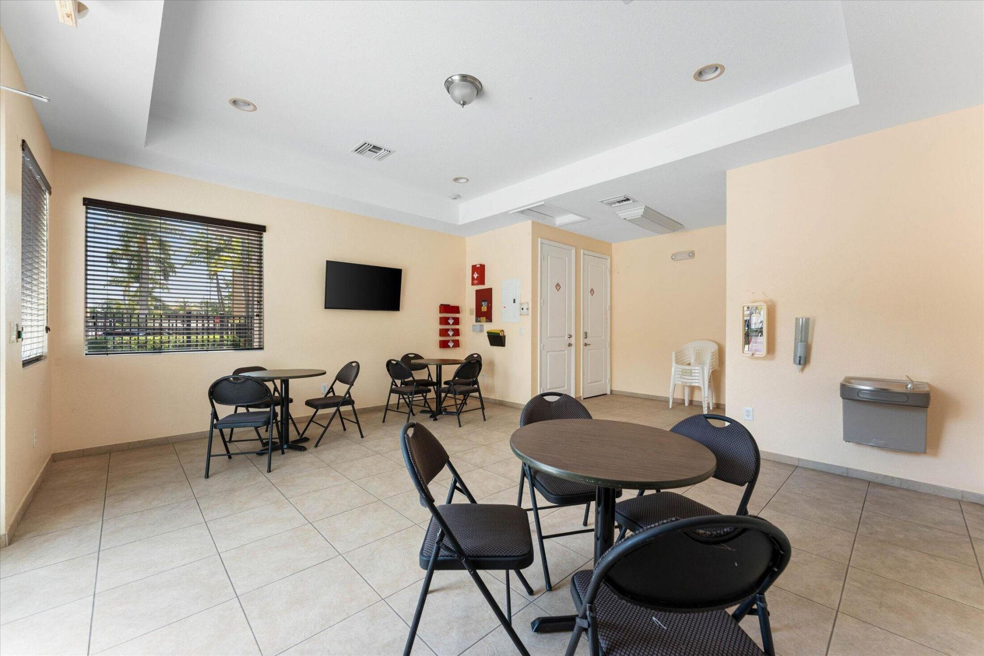131 NW 2nd Avenue, Unit 3, Hallandale, FL 33009 Photo