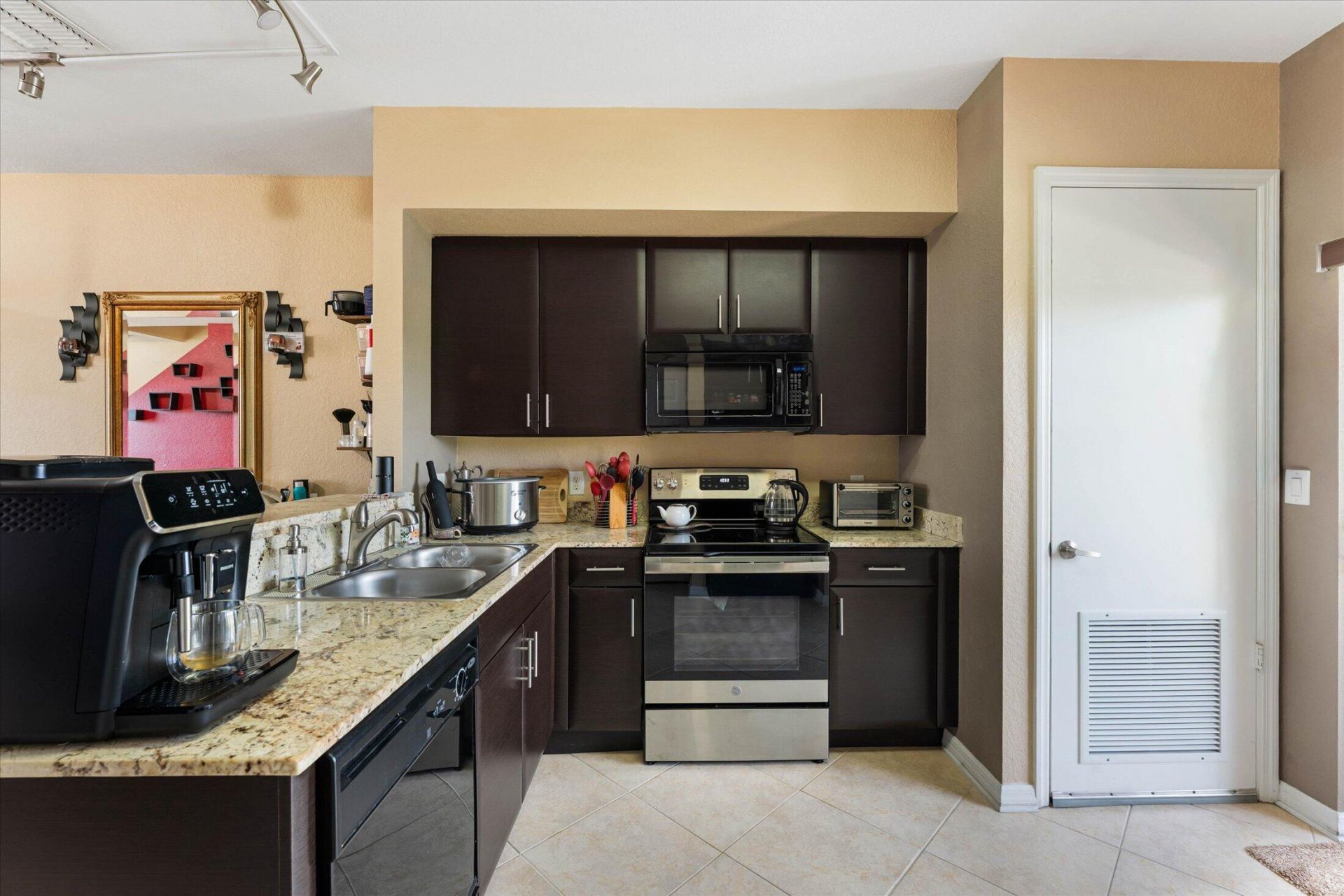131 NW 2nd Avenue, Unit 3, Hallandale, FL 33009 Photo