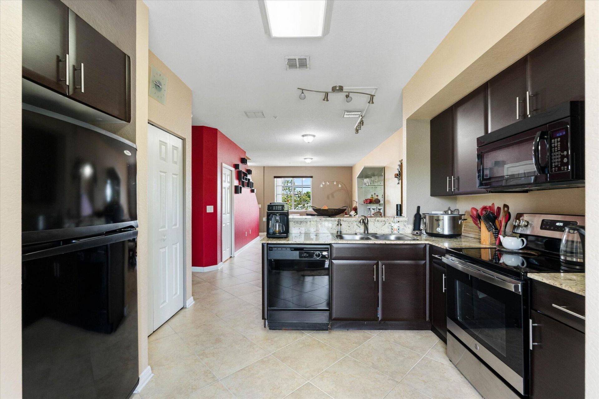 131 NW 2nd Avenue, Unit 3, Hallandale, FL 33009 Photo