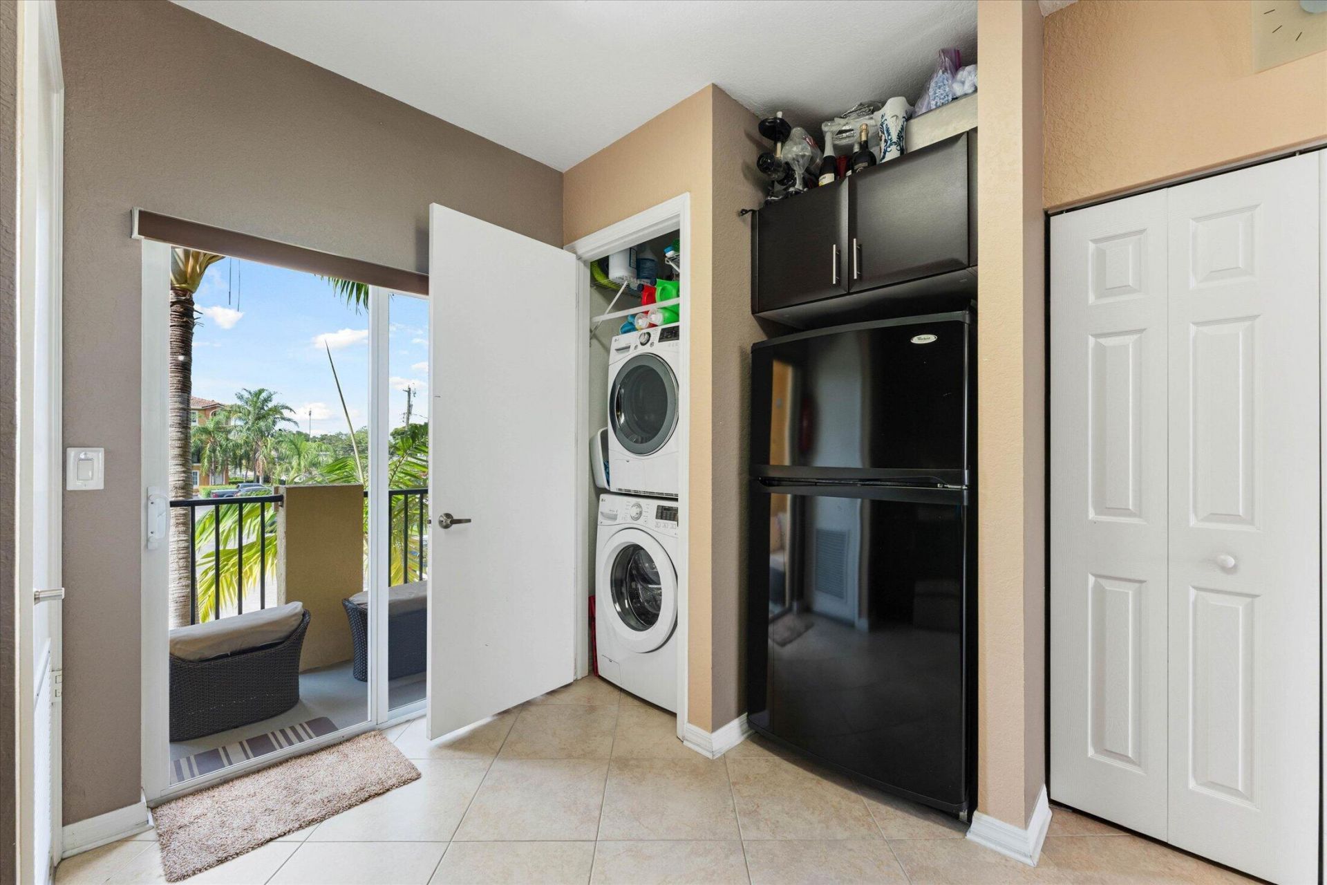 131 NW 2nd Avenue, Unit 3, Hallandale, FL 33009 Photo