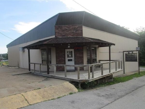105 E Walnut Street, Houston, MO 65483