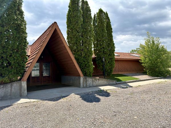 311 12th Street W, Chinook, MT 59523
