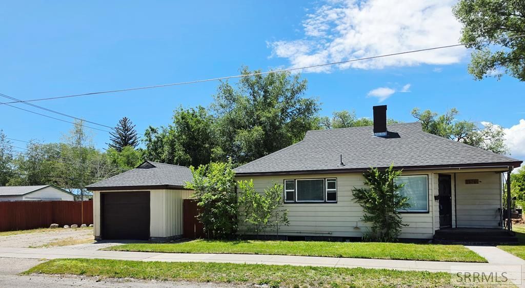 1710 Higbee Avenue, Idaho Falls, ID 83404 Main Photo