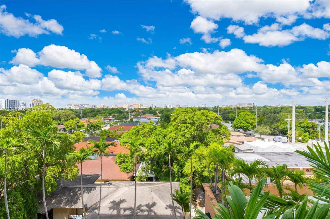 1690 SW 27th Ave , Unit 608, Miami, FL 33145 Photo