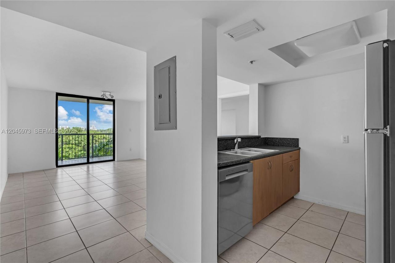 1690 SW 27th Ave , Unit 608, Miami, FL 33145 Photo