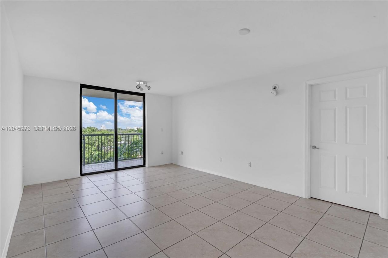1690 SW 27th Ave , Unit 608, Miami, FL 33145 Photo