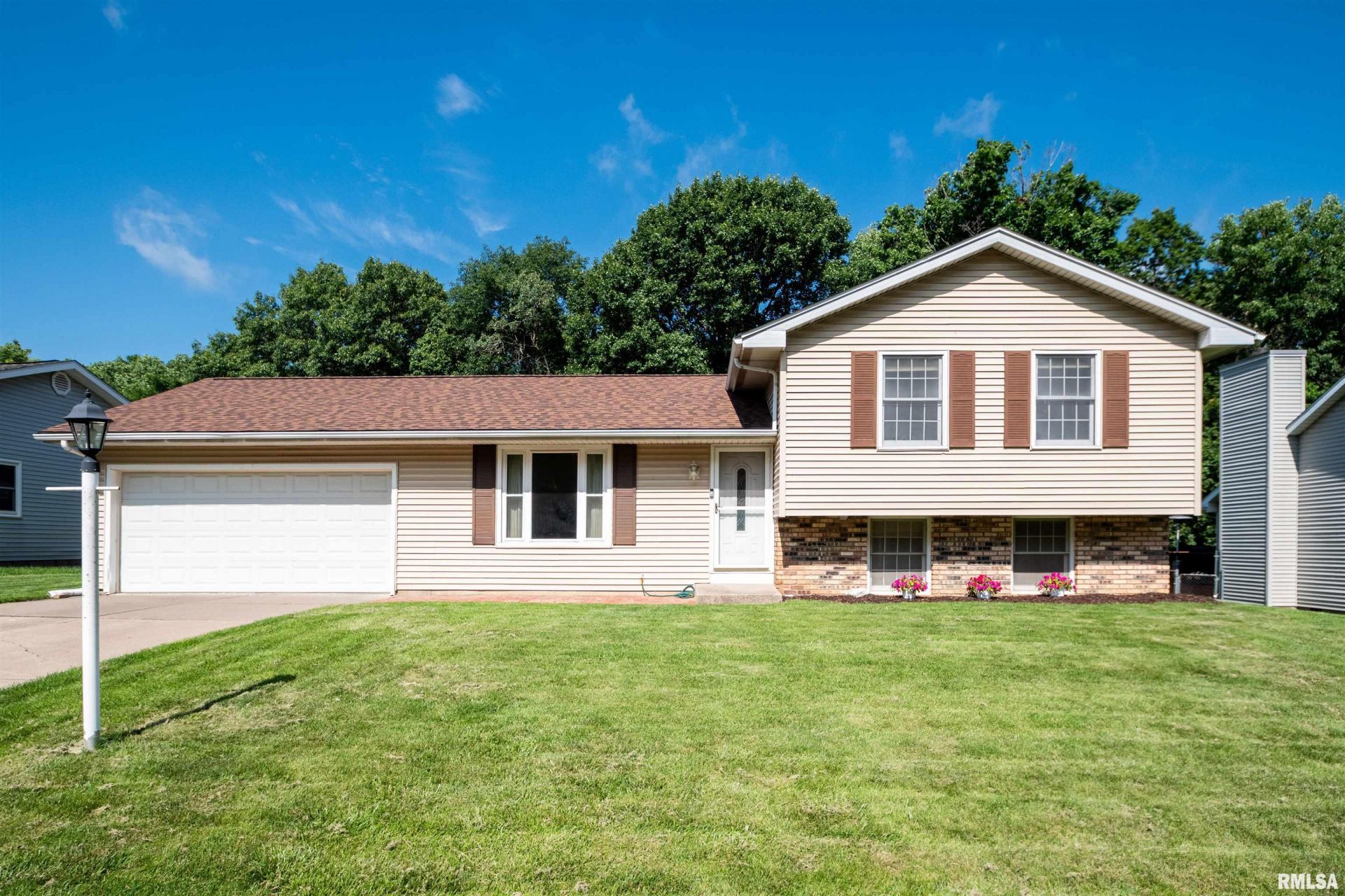 4005 N Marbleway Drive, Peoria, IL 61615 Main Photo