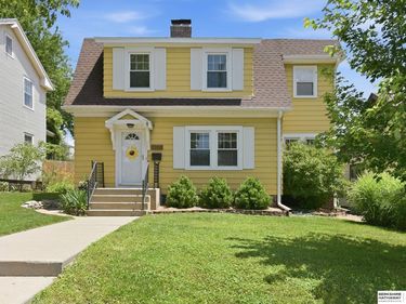 827 S 55th Street, Omaha, NE 68106